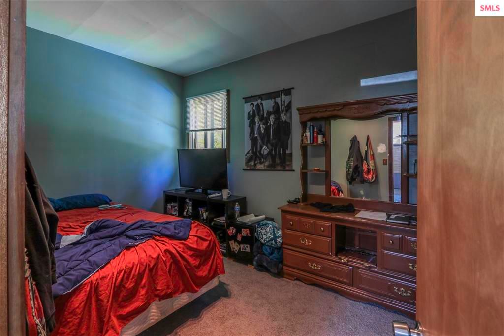 Starrs Acreage: 830 Kootenai Cutoff Rd, Sandpoint, ID 83864